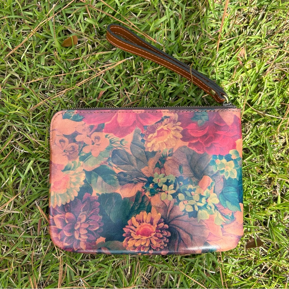 PATRICIA NASH CASSINI MULTI-COLOR FLORAL LEATHER WRISTLET - Picture 2 of 8